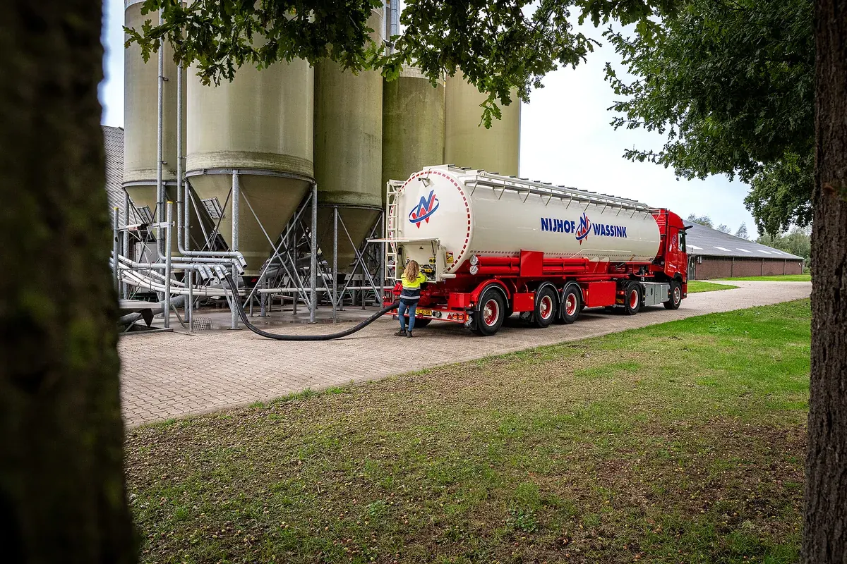 Feed tanker being loaded at silos